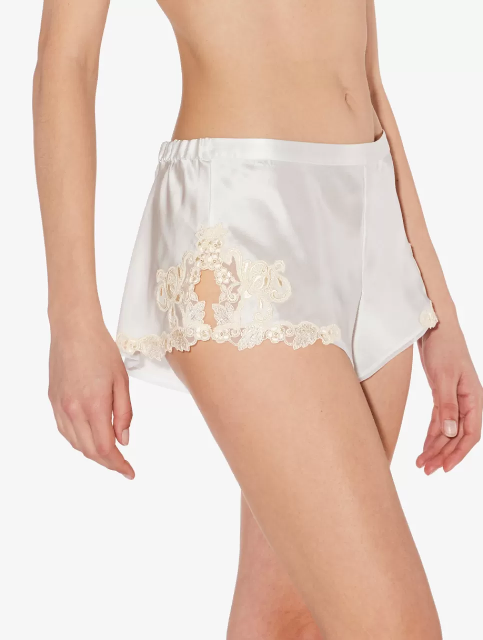 Hot Shorty In Seta Bianca Con Ricamo A Frastaglio Short & Pantaloni | Capi in seta